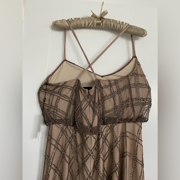 This brand new maxi dress is perfect for a special occasion. - Picture 6 of 13